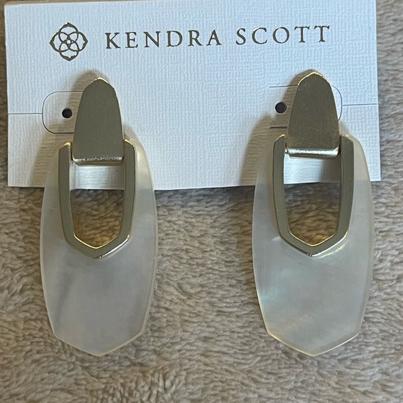 Kendra Scott (size smaller than Kailyn) Earrings Gold/Ivory MOP - Picture 1 of 3